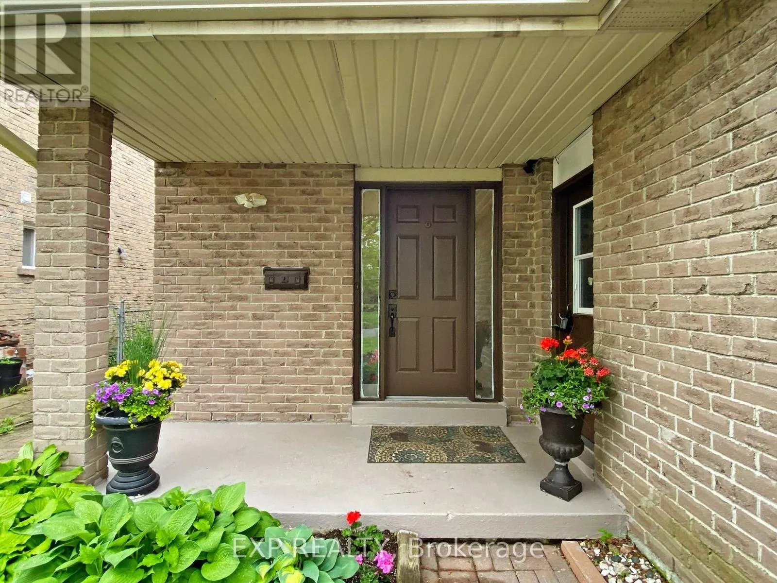 19 KENSCOTT ROAD