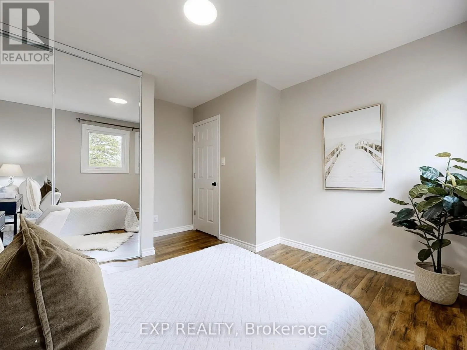 19 KENSCOTT ROAD