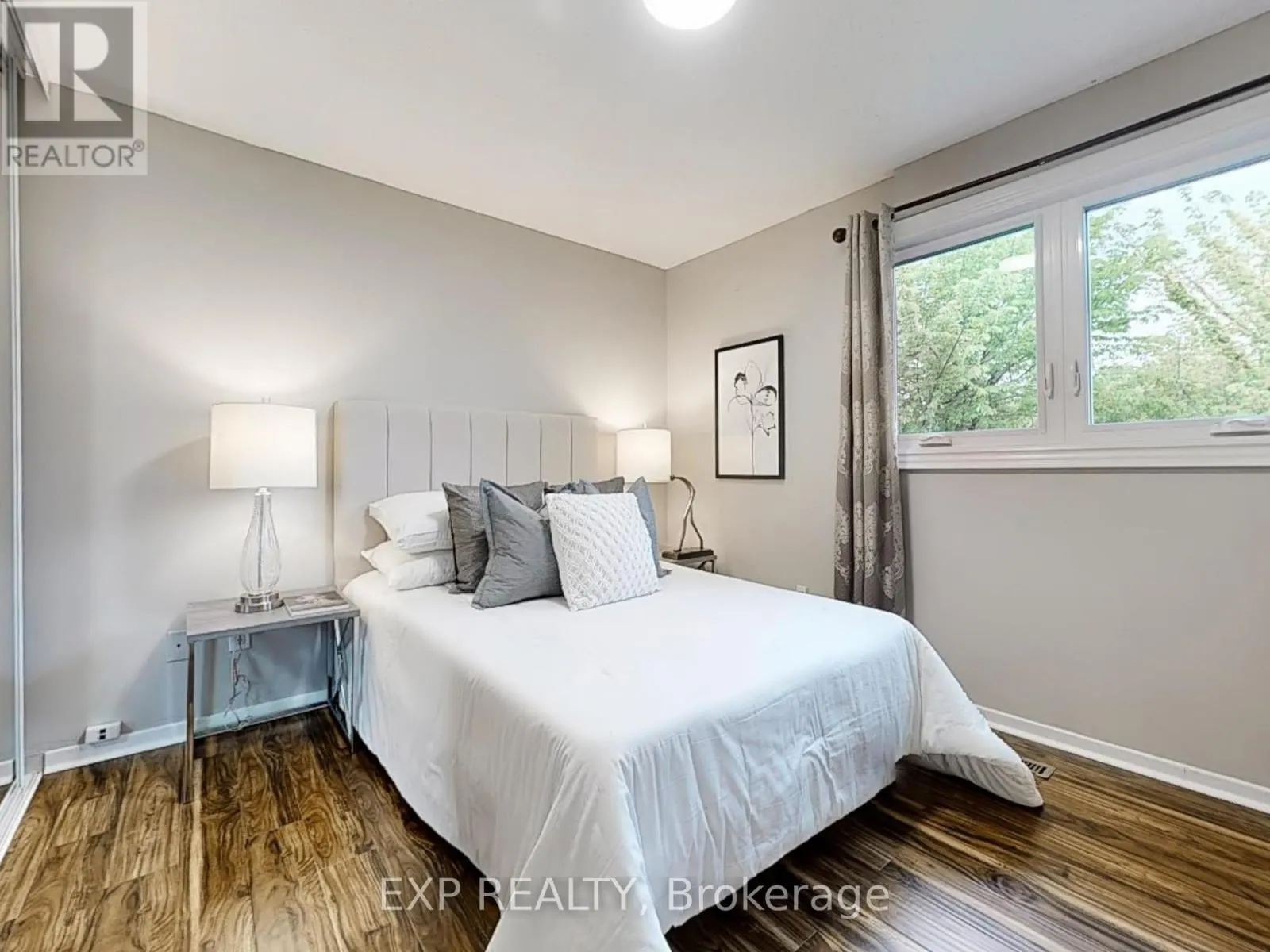 19 KENSCOTT ROAD