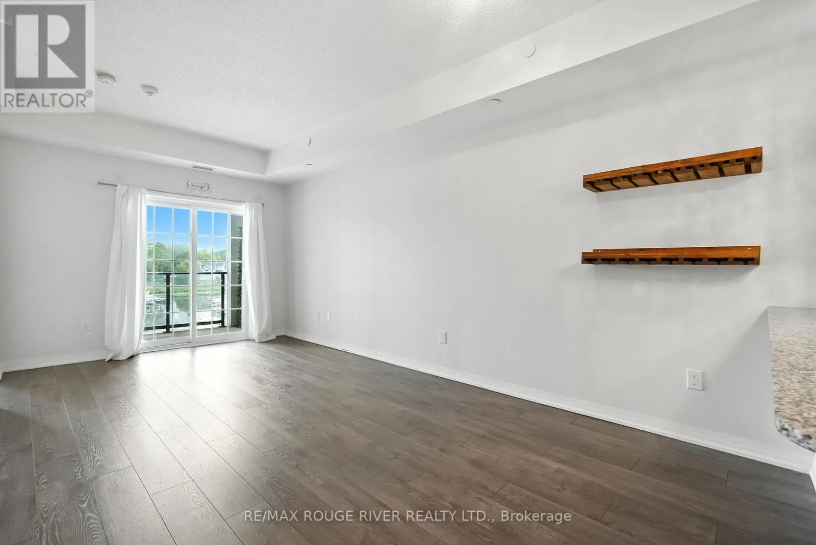 206 - 70 SHIPWAY AVENUE, #206