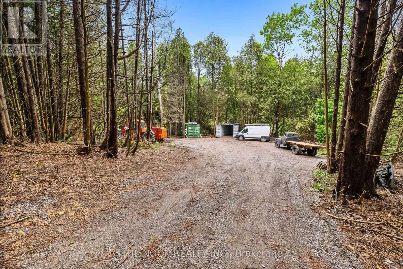 662 RAGLAN ROAD W