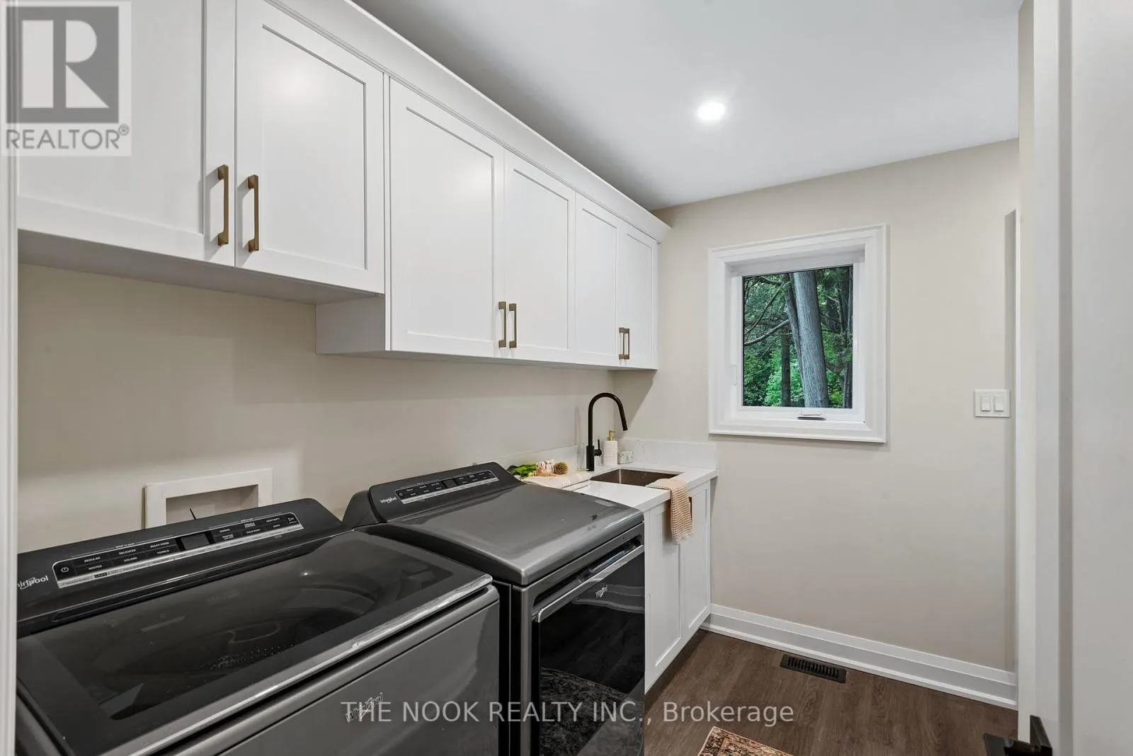 662 RAGLAN ROAD W