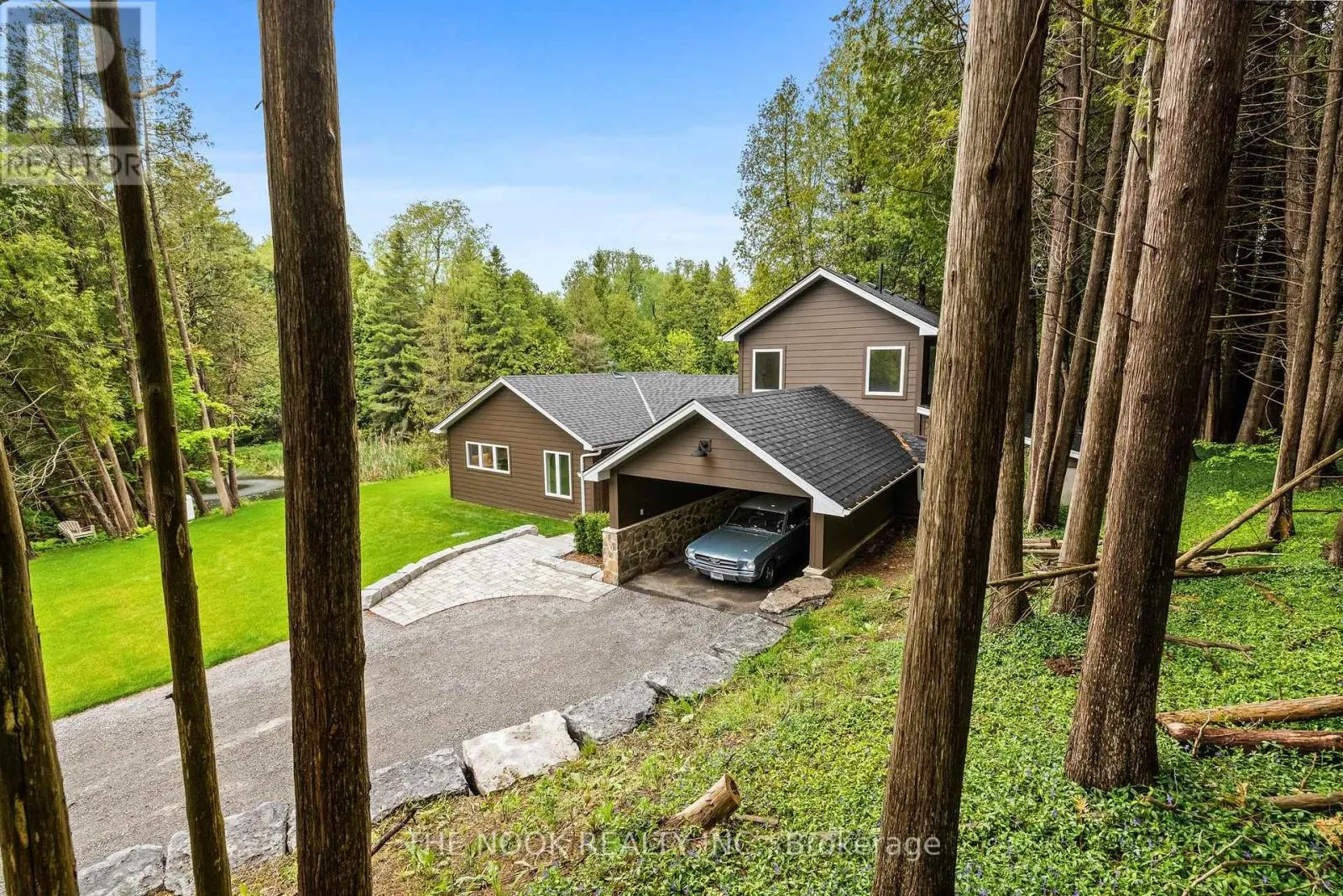 662 RAGLAN ROAD W