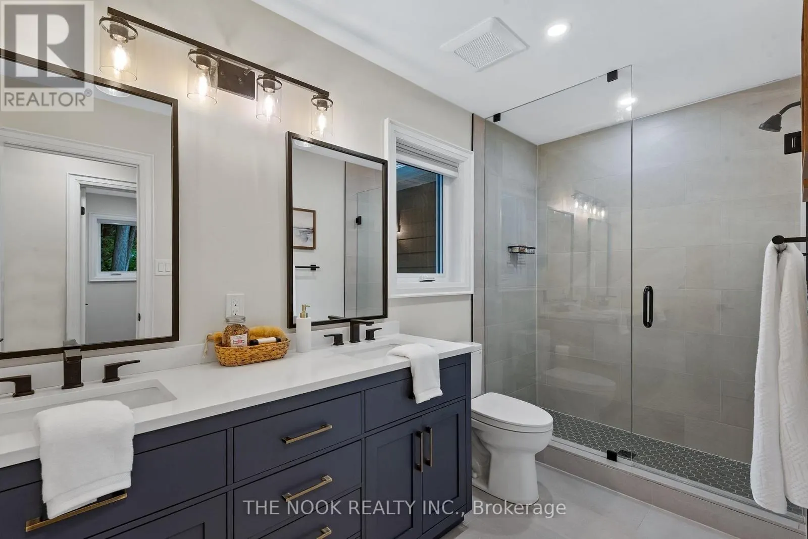 662 RAGLAN ROAD W
