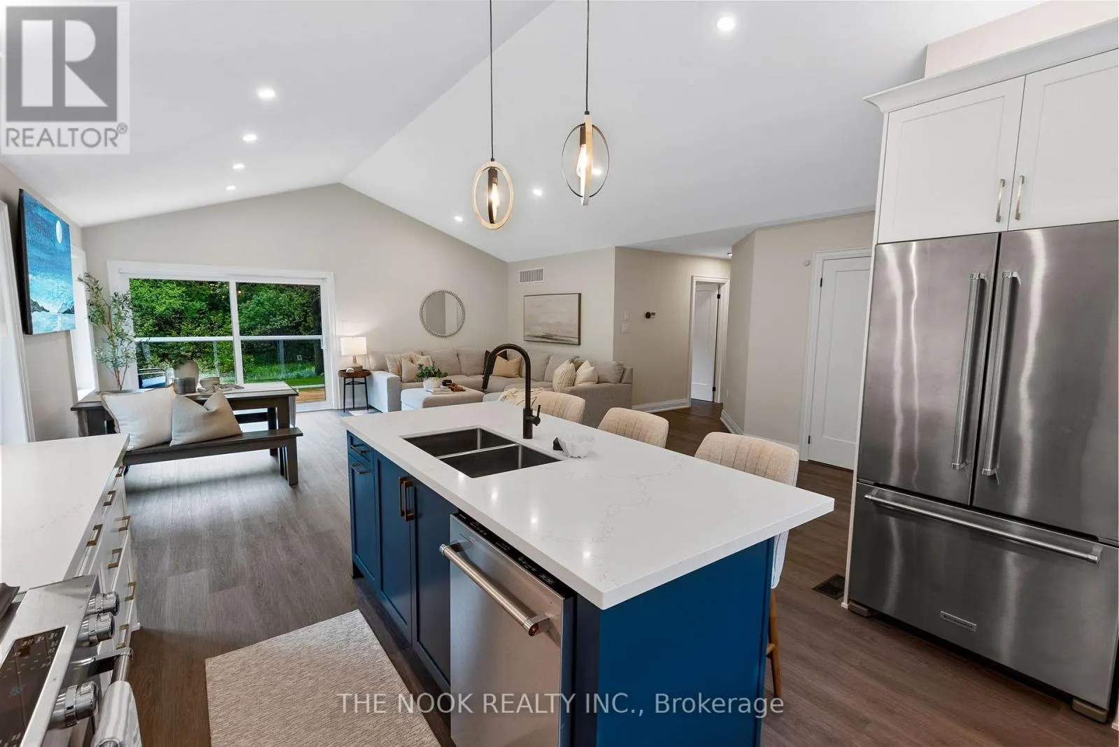 662 RAGLAN ROAD W