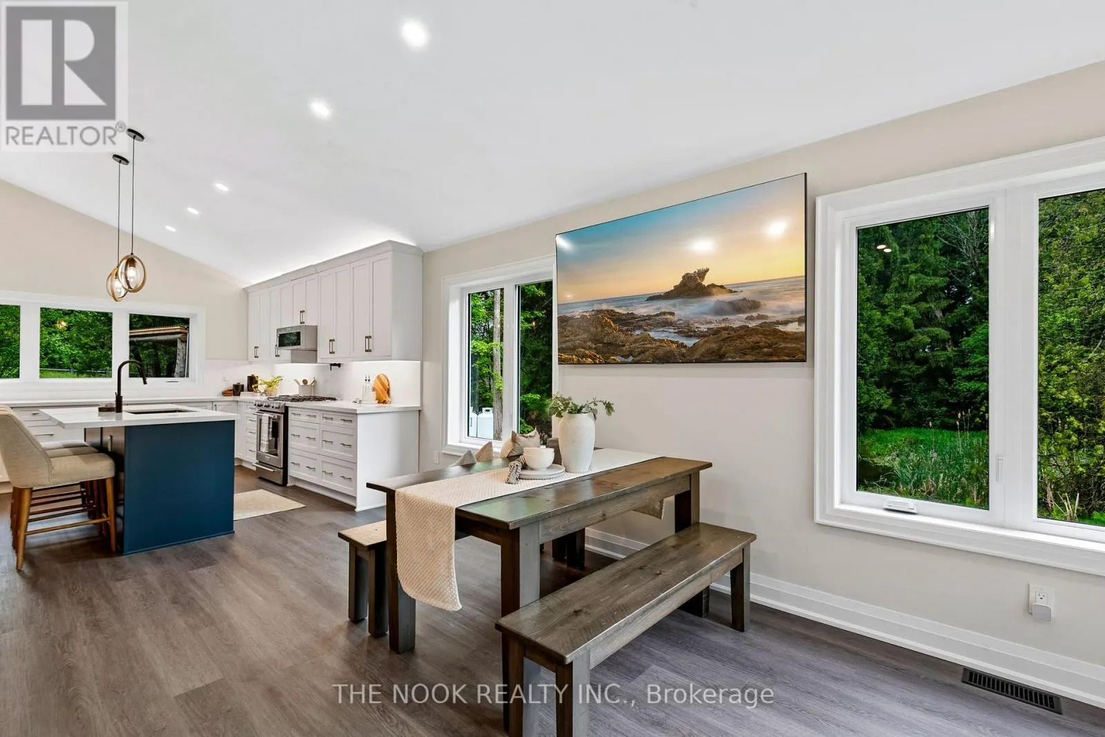 662 RAGLAN ROAD W