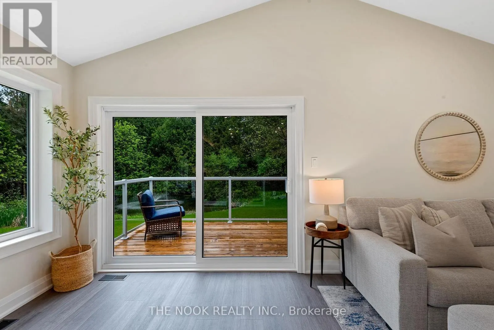 662 RAGLAN ROAD W