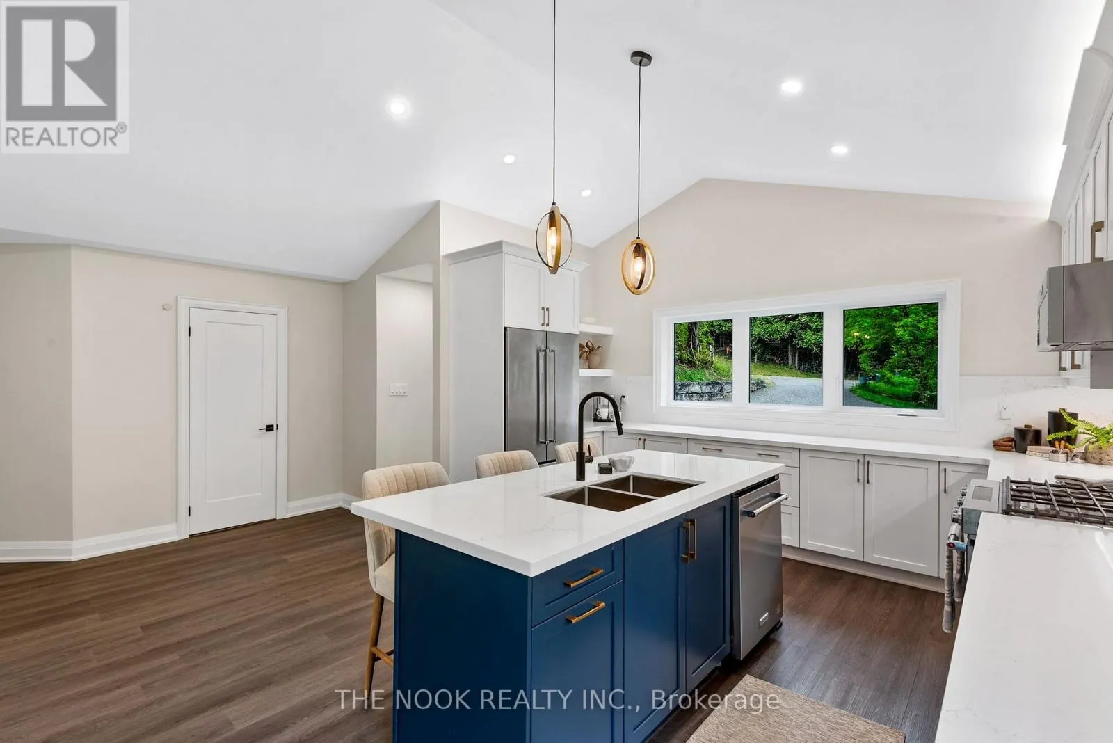 662 RAGLAN ROAD W