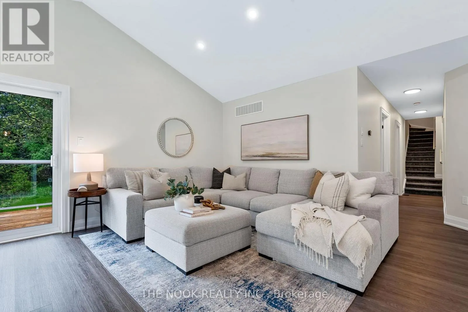 662 RAGLAN ROAD W