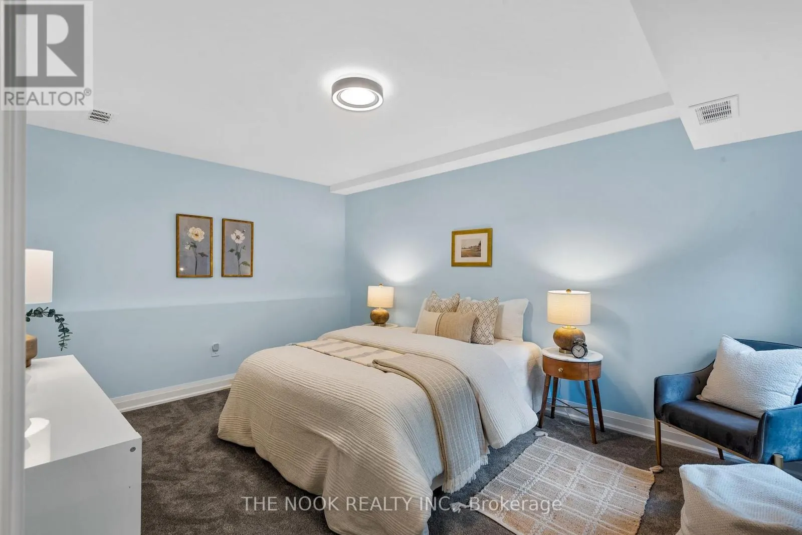 662 RAGLAN ROAD W