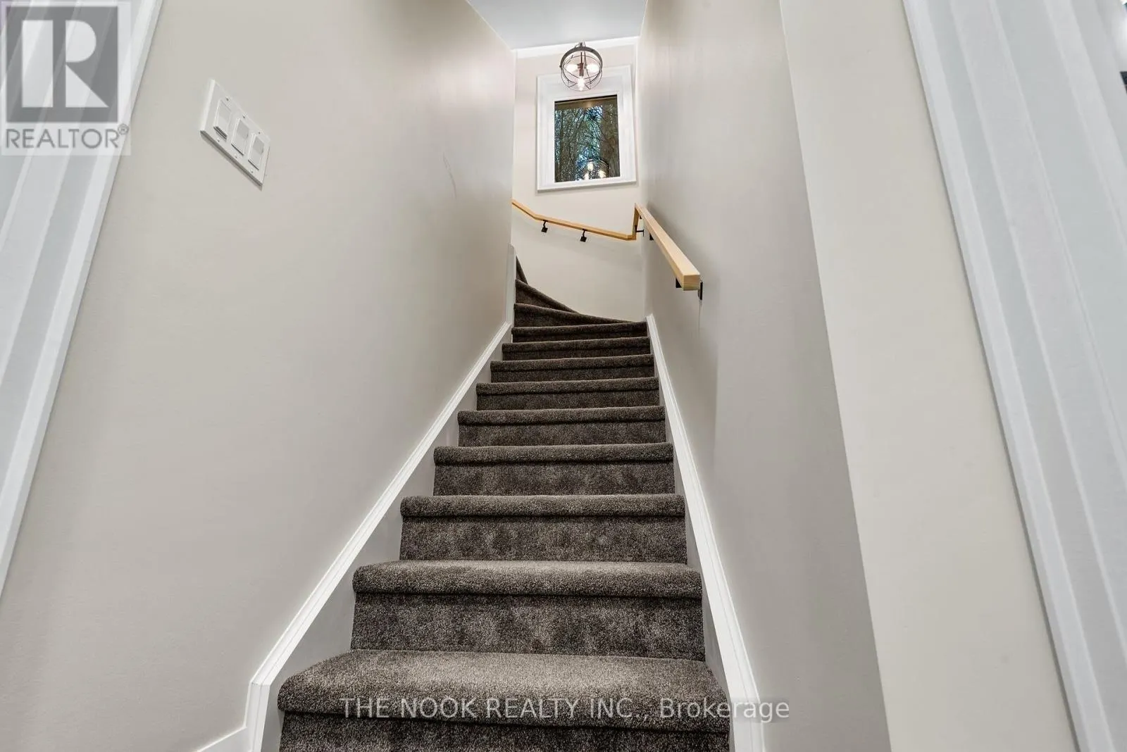 662 RAGLAN ROAD W