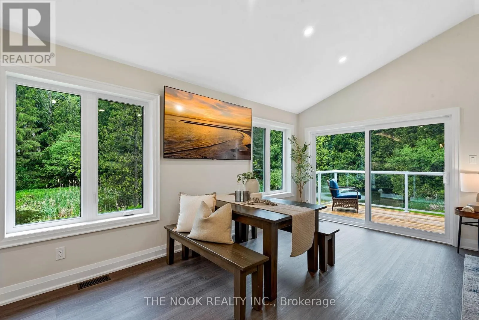 662 RAGLAN ROAD W