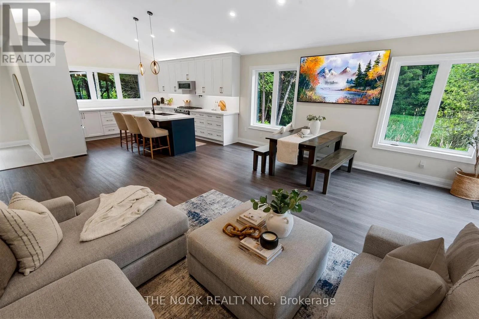 662 RAGLAN ROAD W