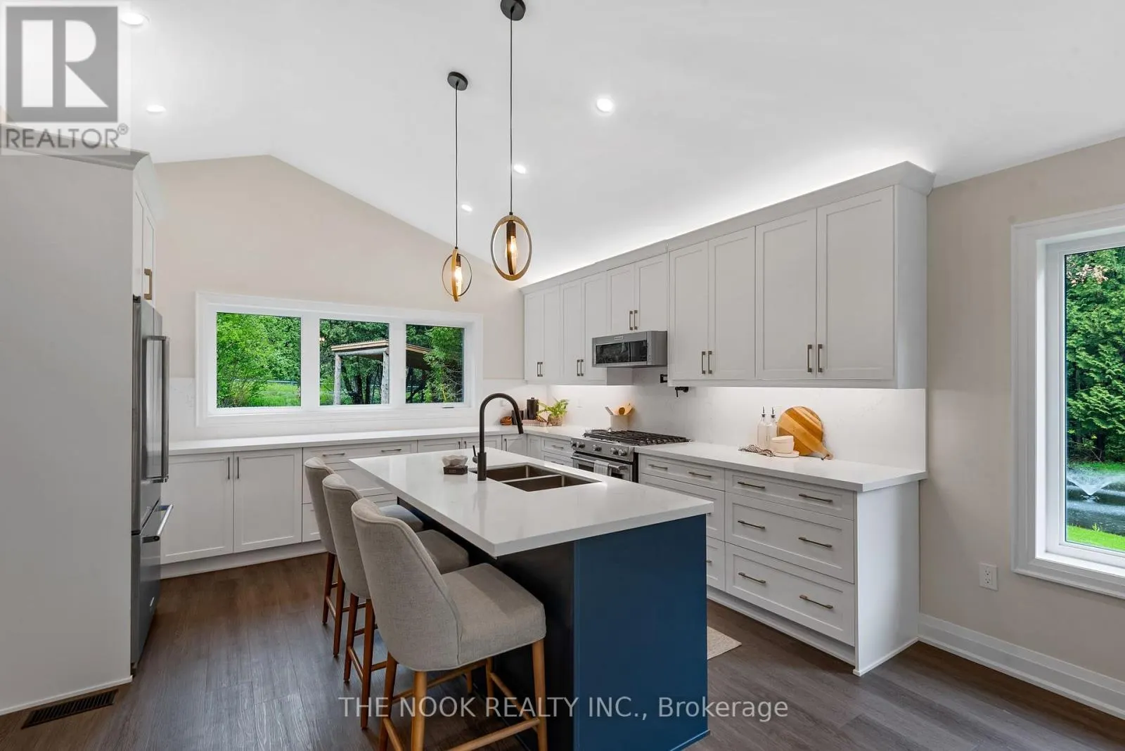 662 RAGLAN ROAD W