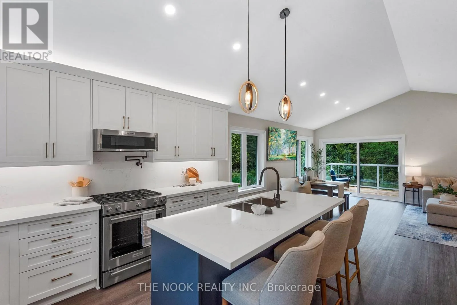 662 RAGLAN ROAD W