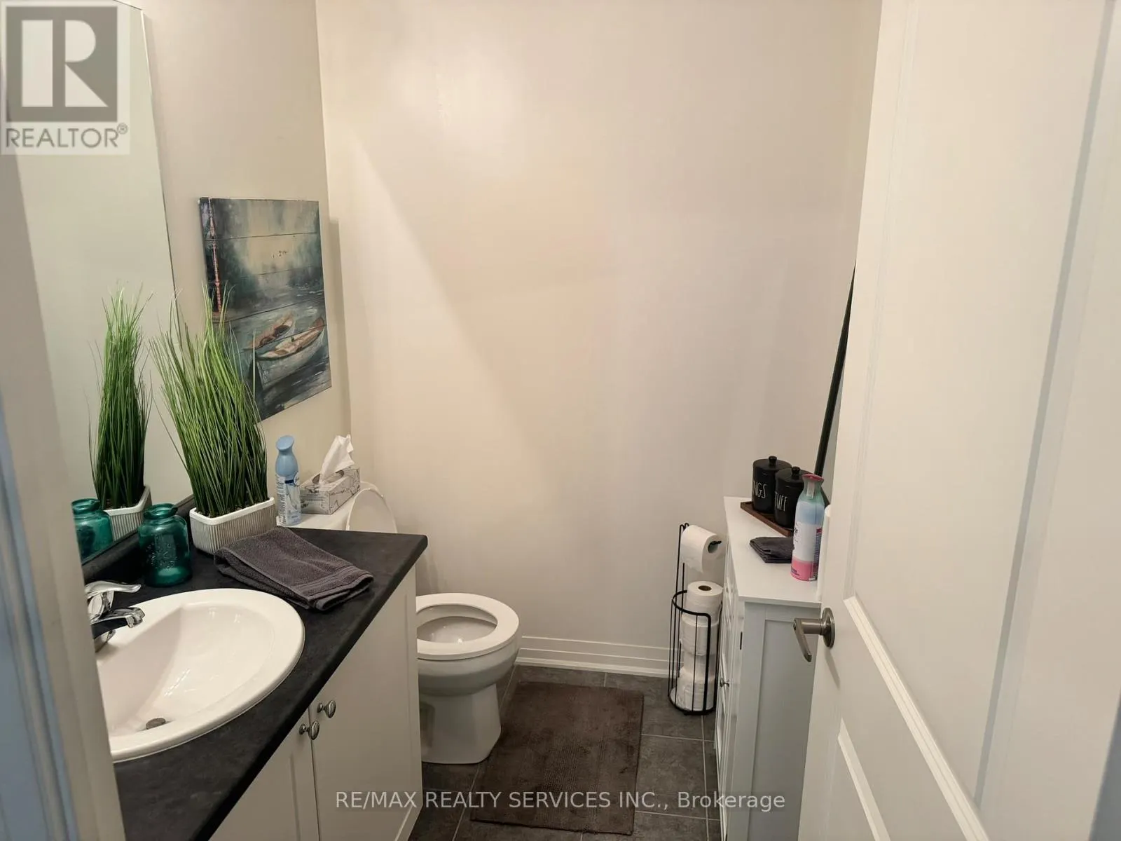 211 - 70 SHIPWAY AVENUE N