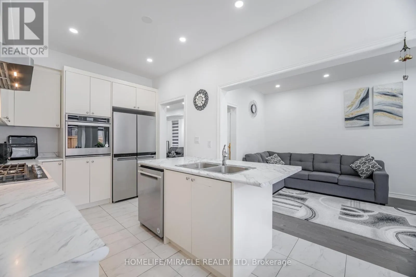 33 CLOSSON DRIVE