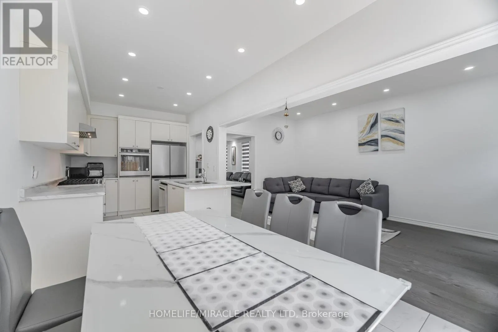 33 CLOSSON DRIVE