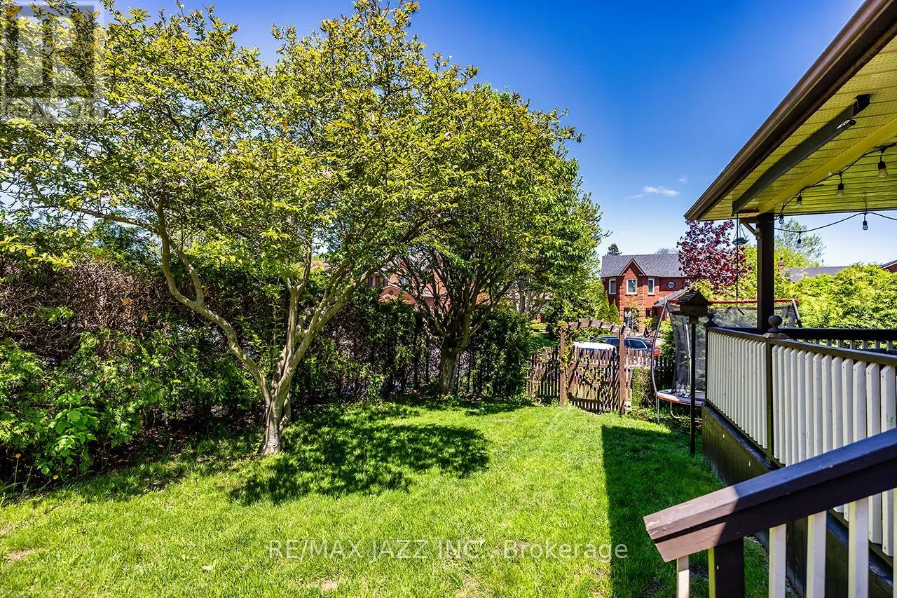 22 KINGSWOOD DRIVE