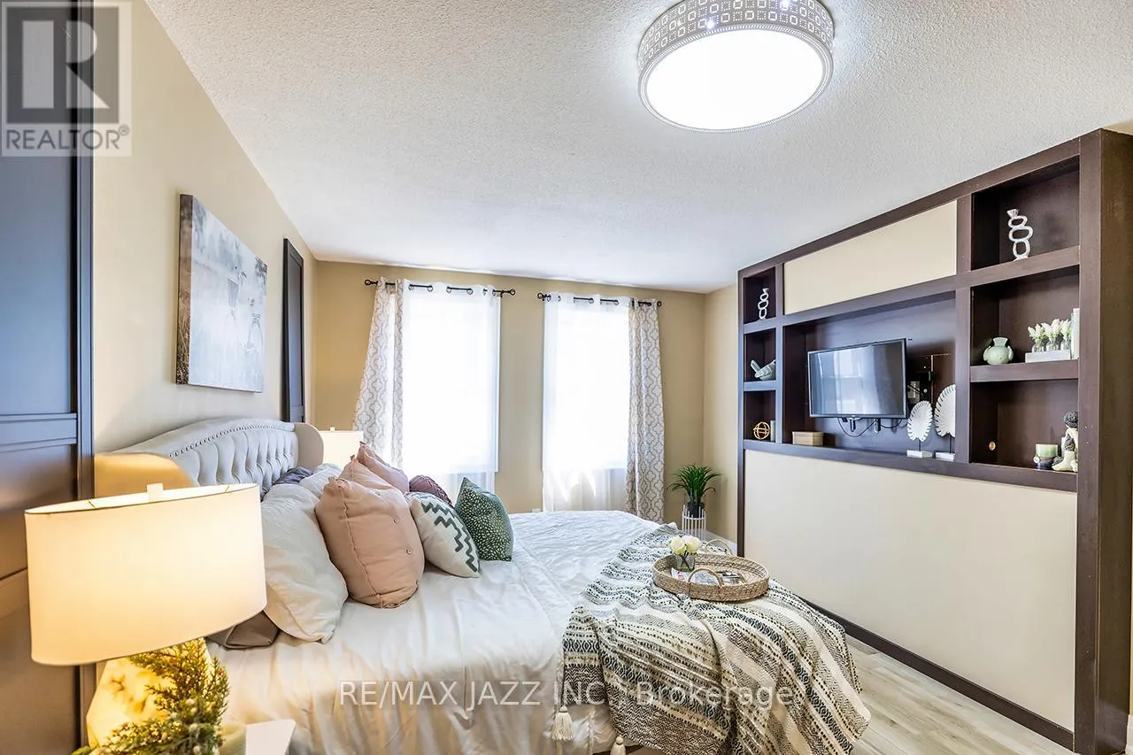 22 KINGSWOOD DRIVE