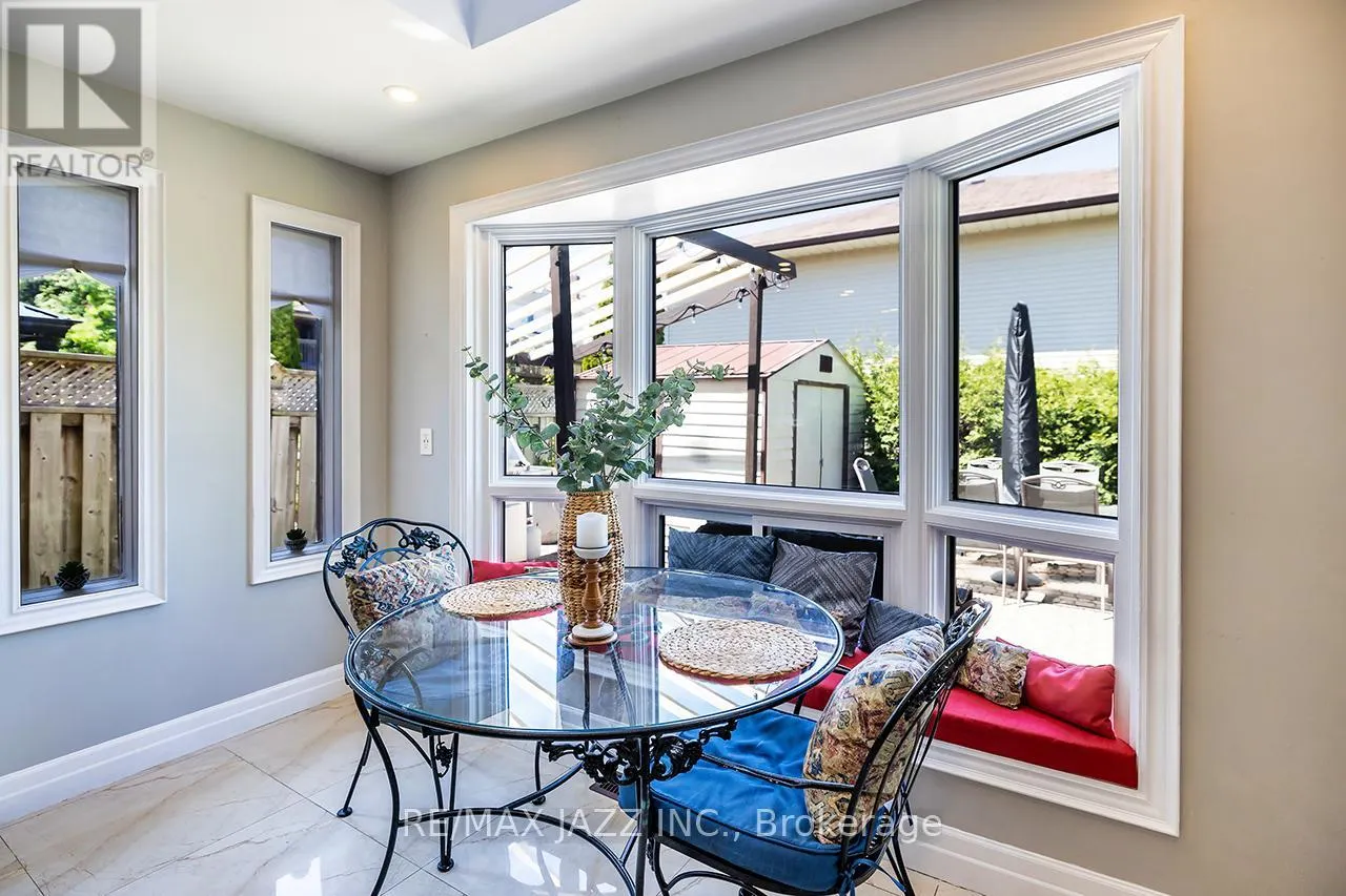 22 KINGSWOOD DRIVE