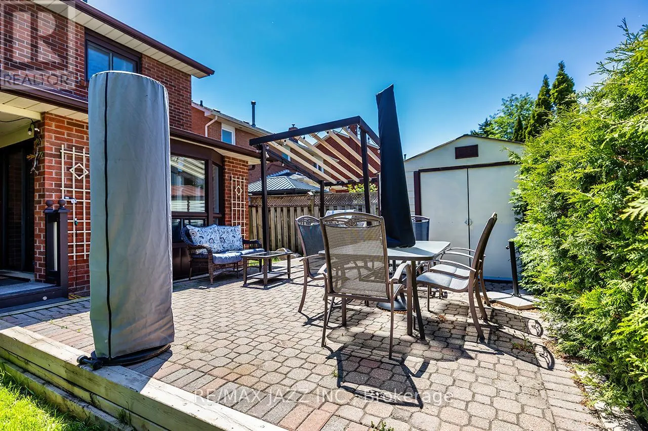 22 KINGSWOOD DRIVE