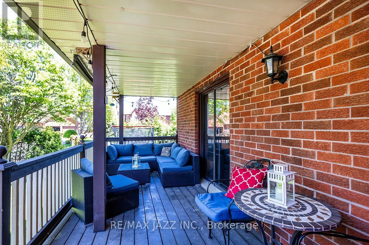 22 KINGSWOOD DRIVE