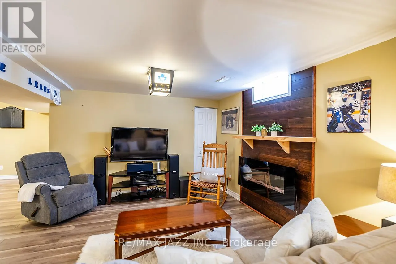 22 KINGSWOOD DRIVE