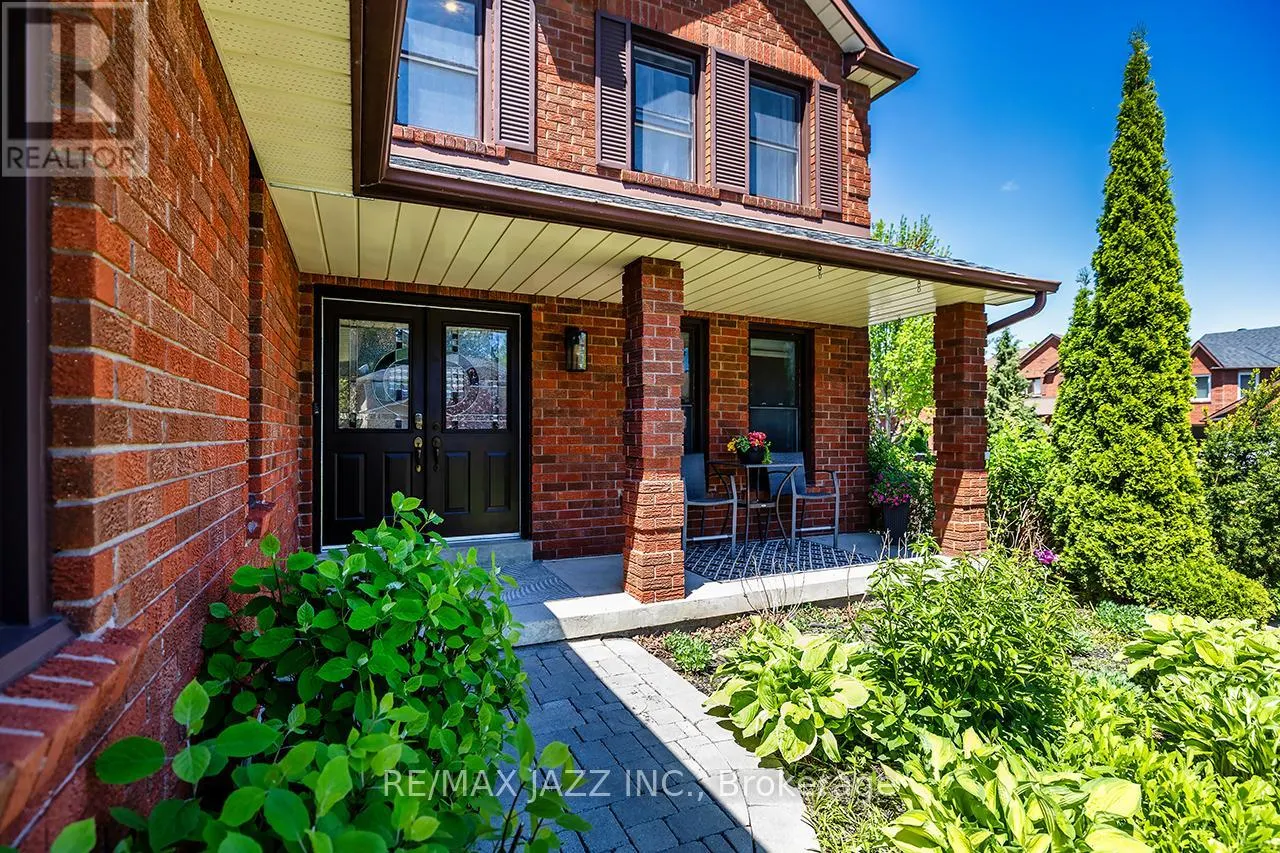 22 KINGSWOOD DRIVE