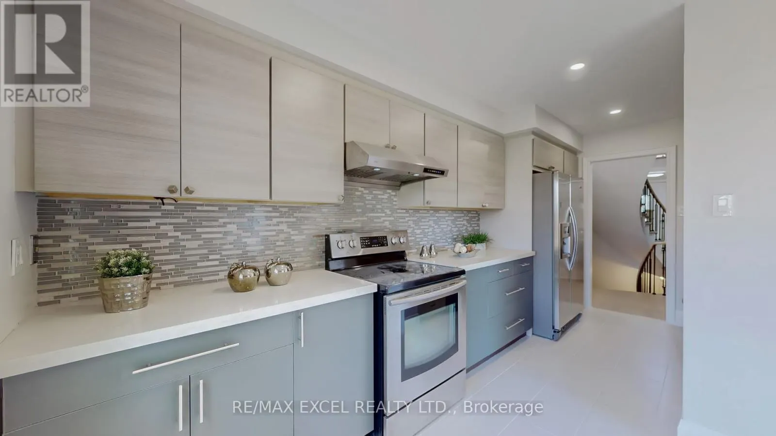 80 EAGLEVIEW CRESCENT