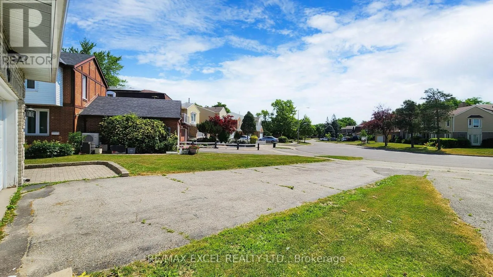 80 EAGLEVIEW CRESCENT