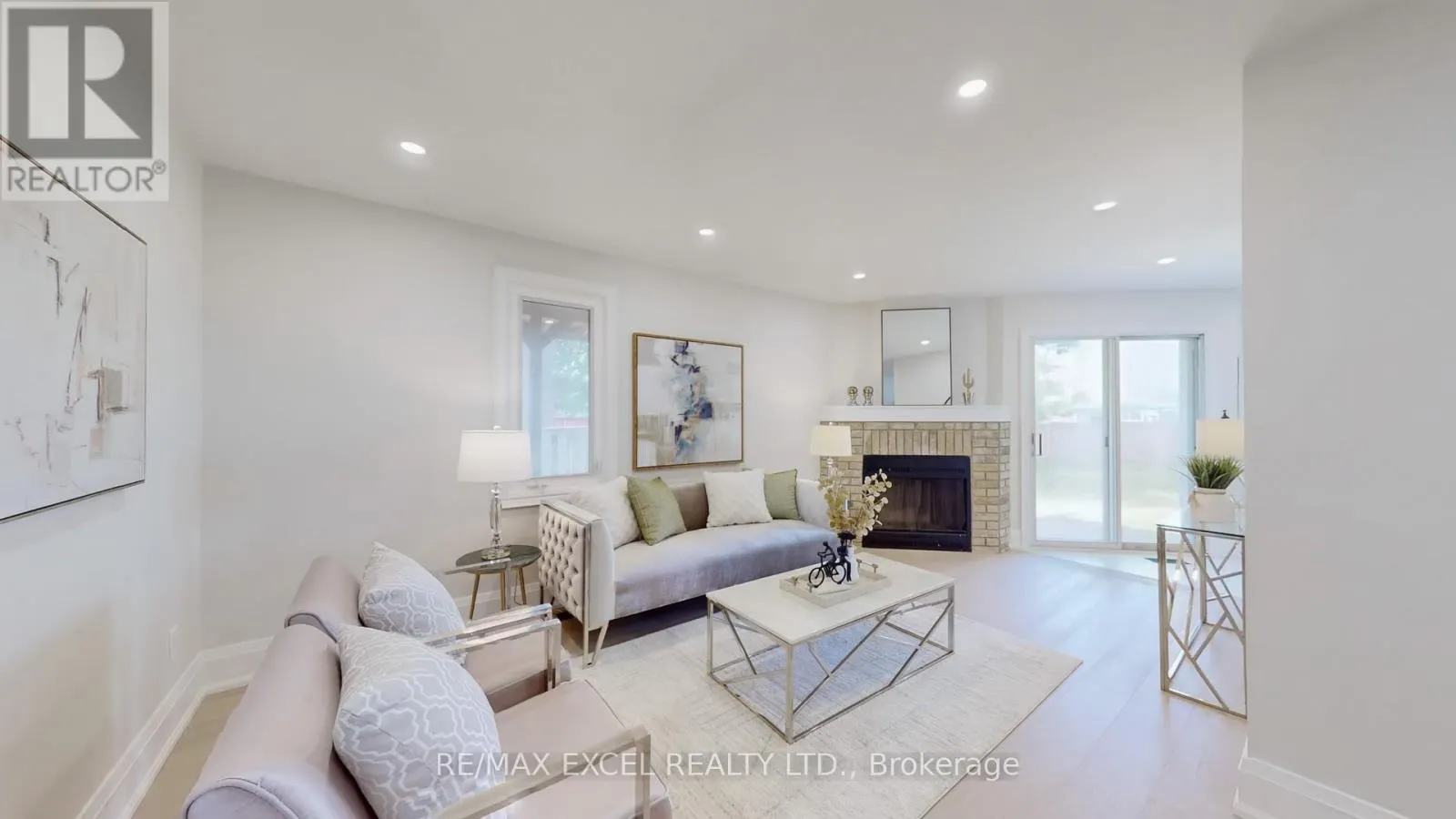 80 EAGLEVIEW CRESCENT