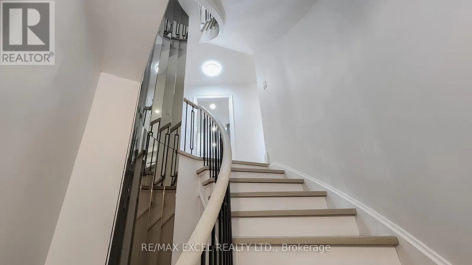 80 EAGLEVIEW CRESCENT