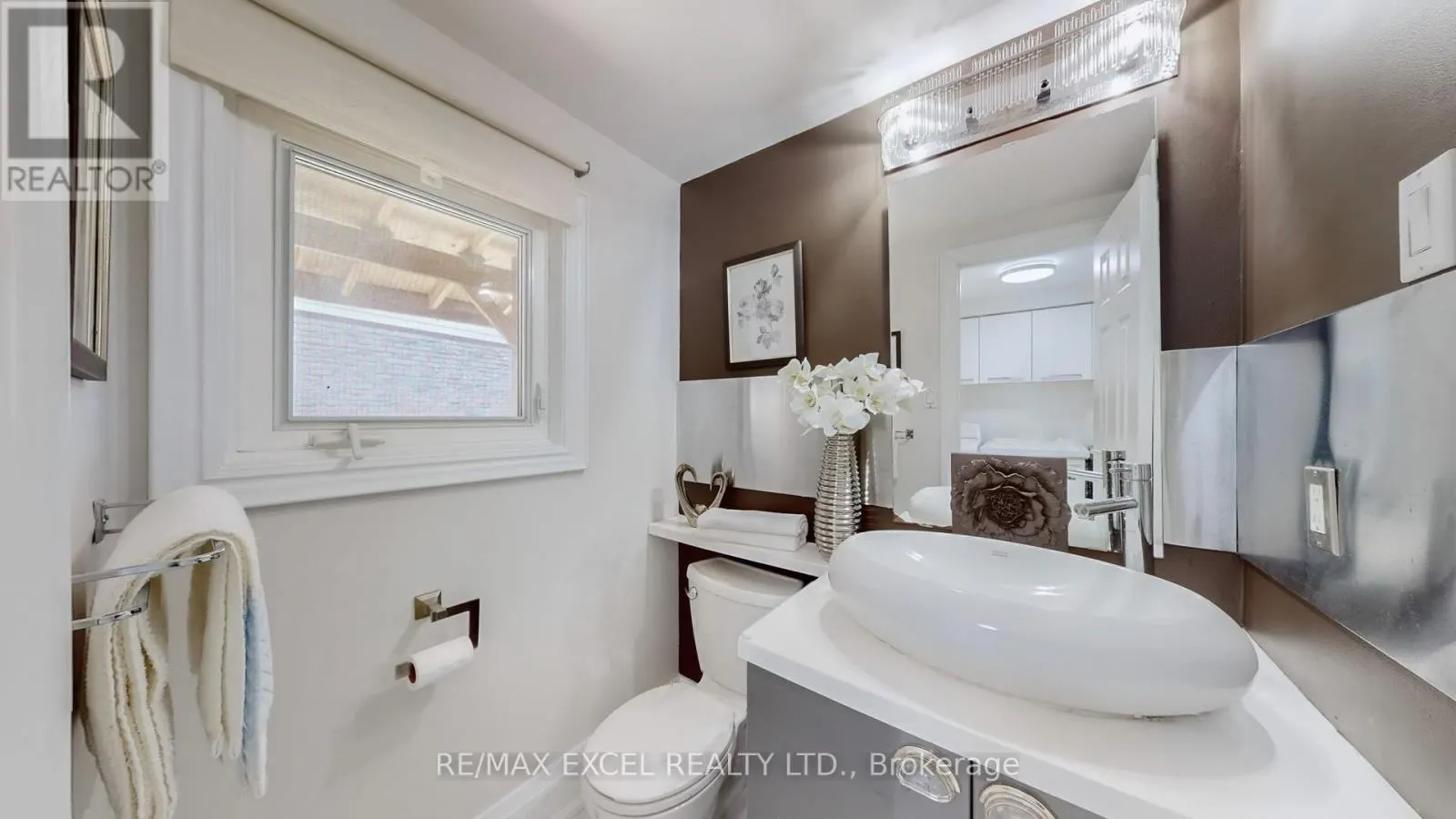 80 EAGLEVIEW CRESCENT