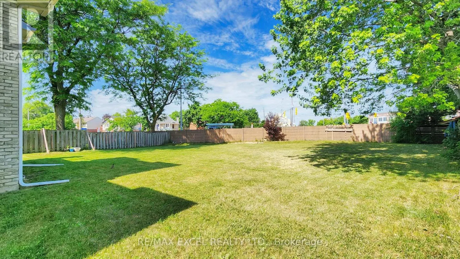 80 EAGLEVIEW CRESCENT