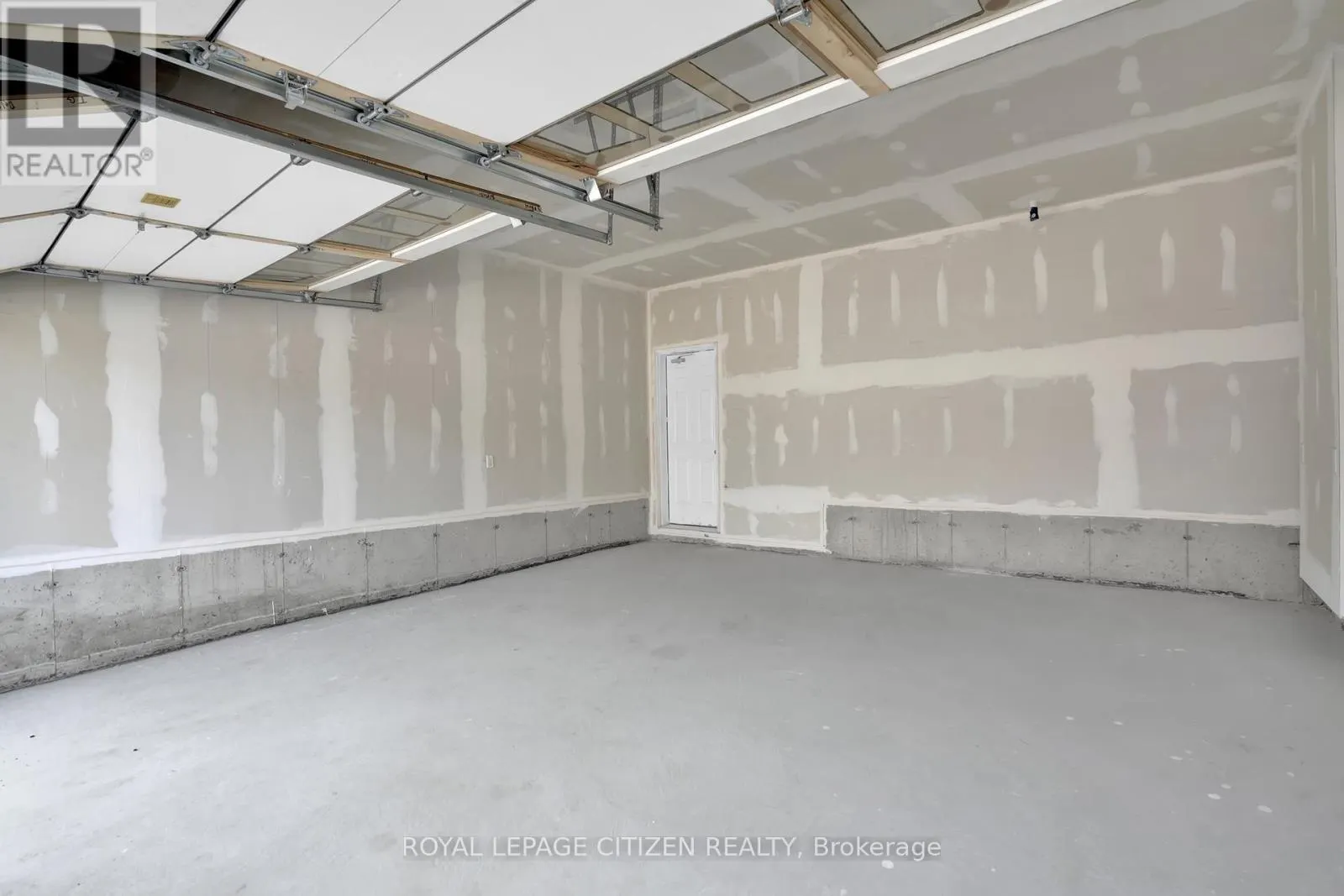 98 NORTH GARDEN BOULEVARD W