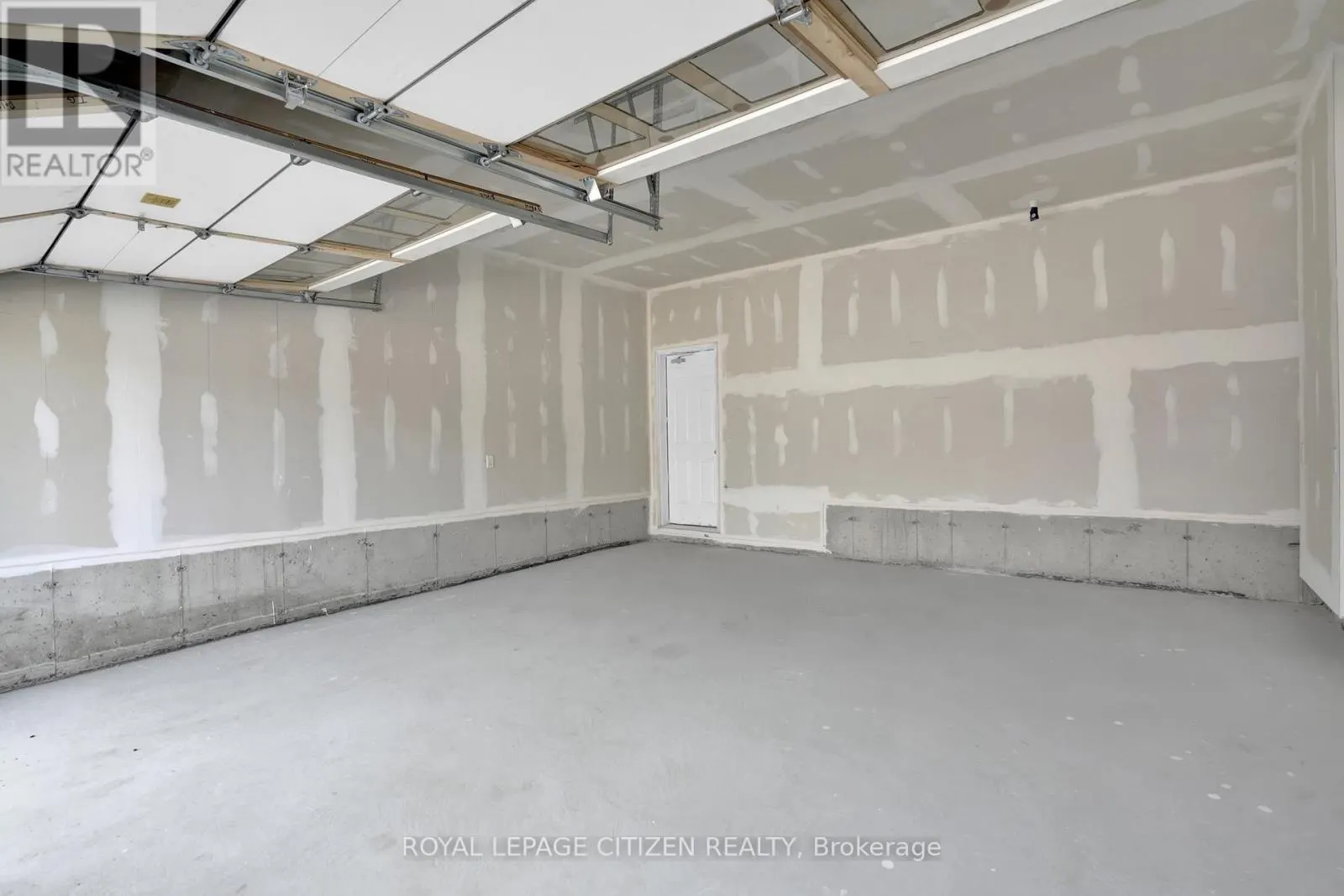 98 NORTH GARDEN BOULEVARD W