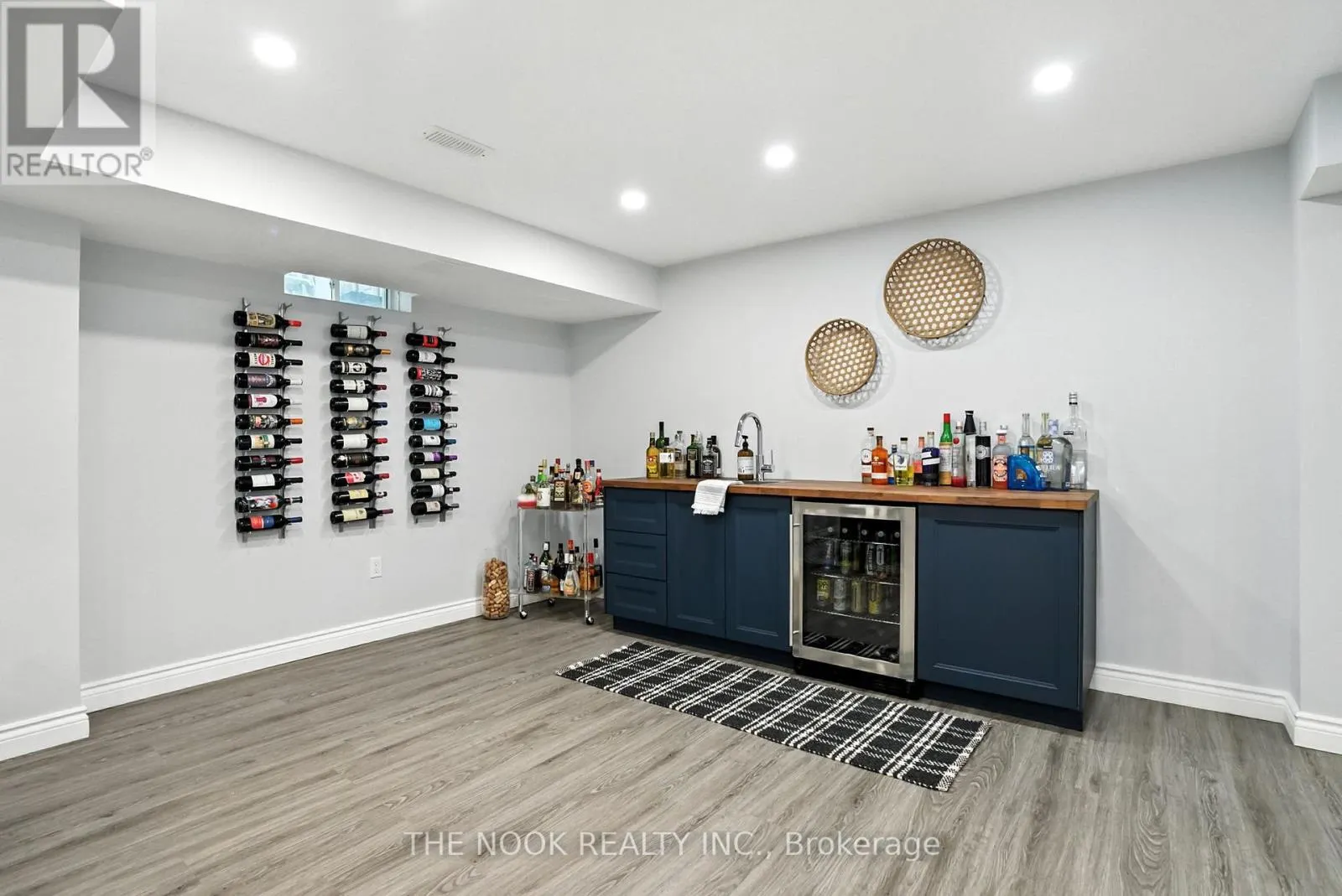 207 CROMBIE STREET
