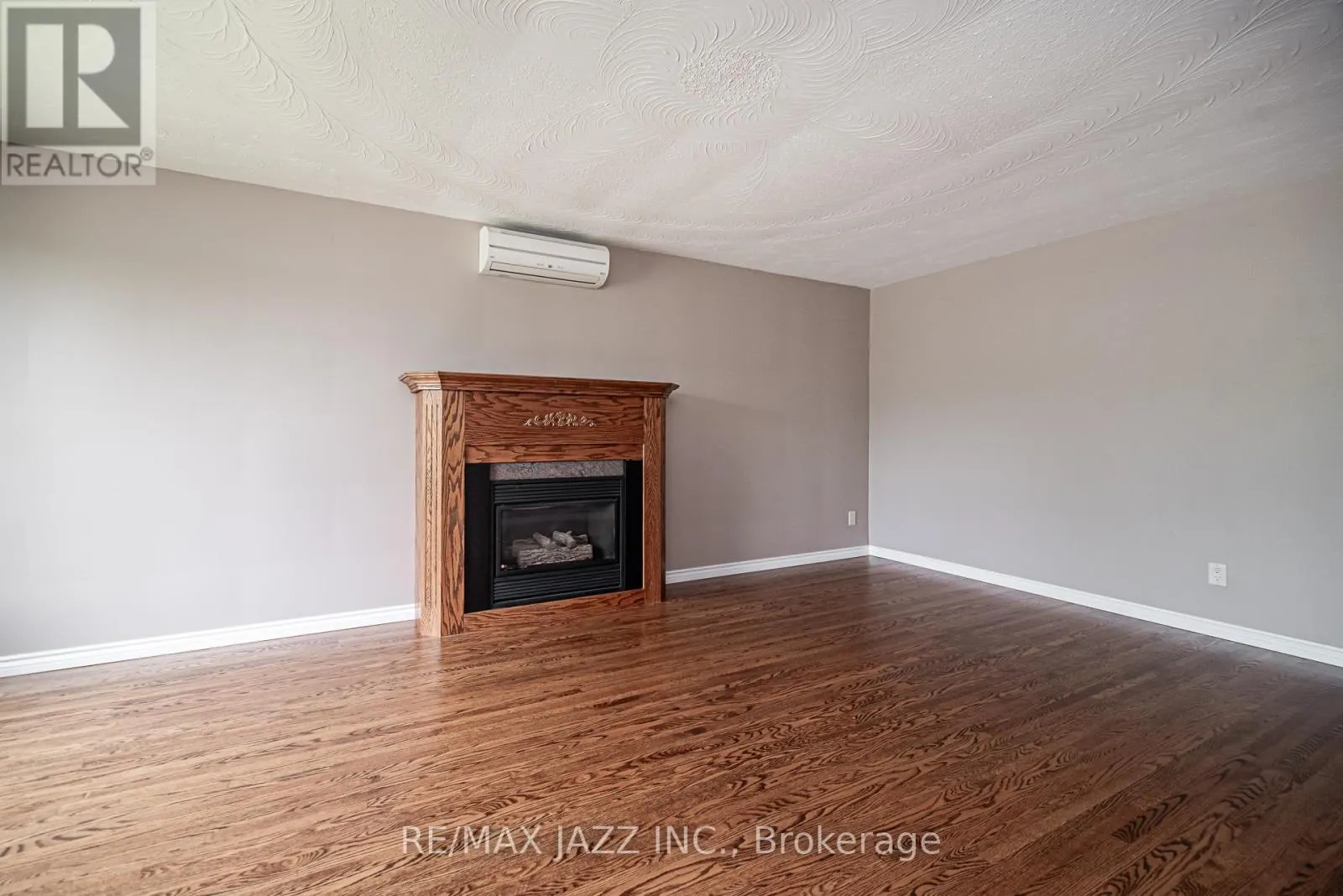 355 OSHAWA BOULEVARD N