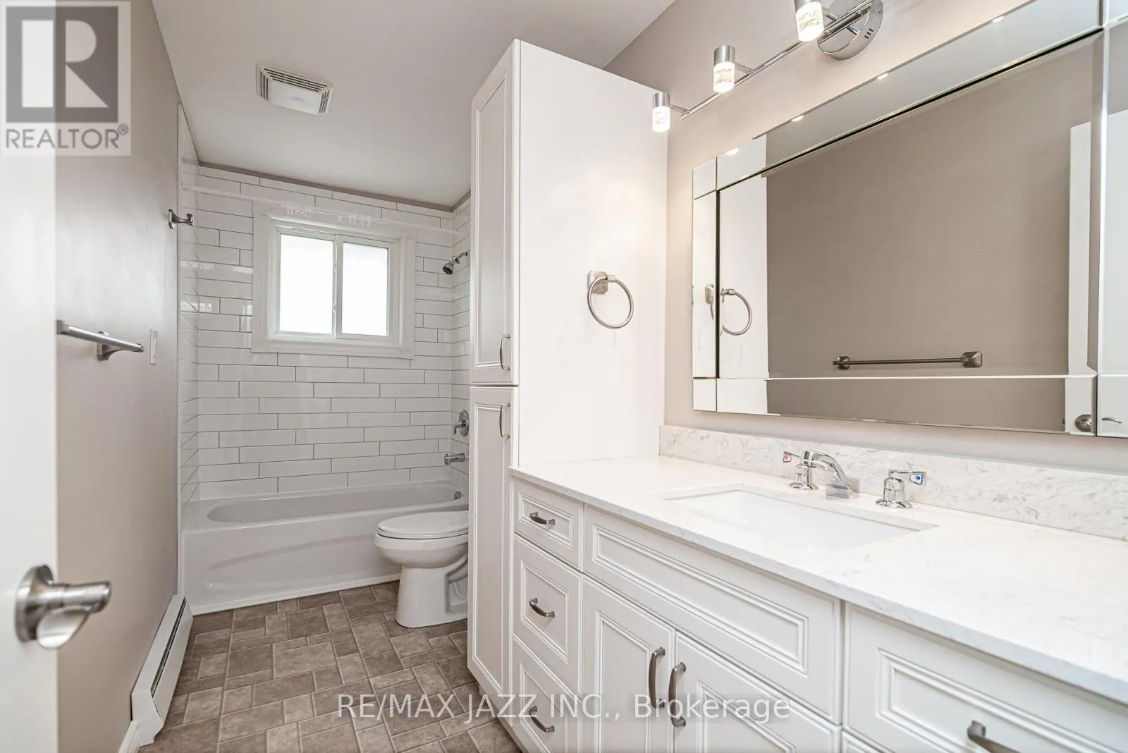 355 OSHAWA BOULEVARD N