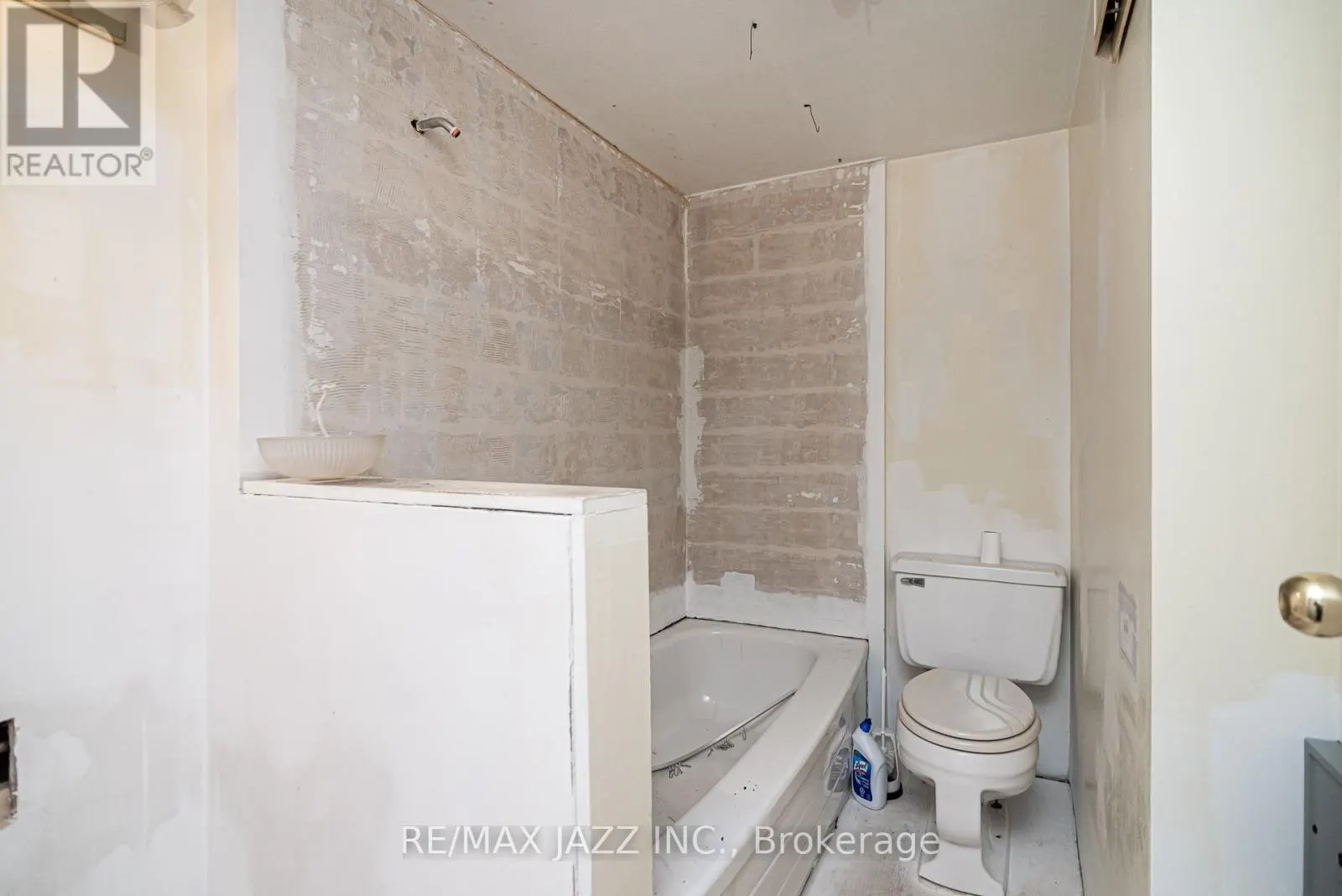 355 OSHAWA BOULEVARD N