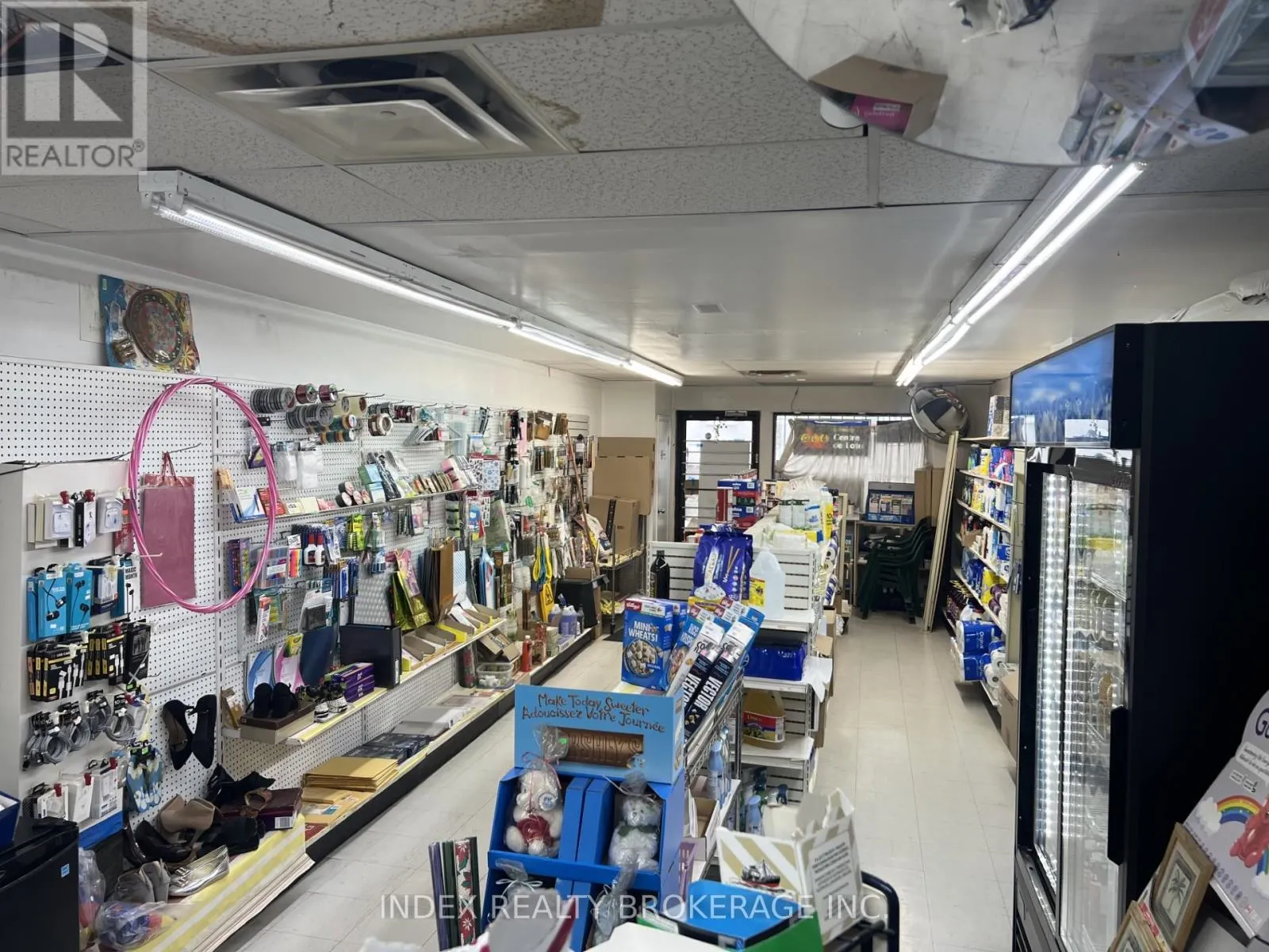 2 - 300 DUNDAS STREET E