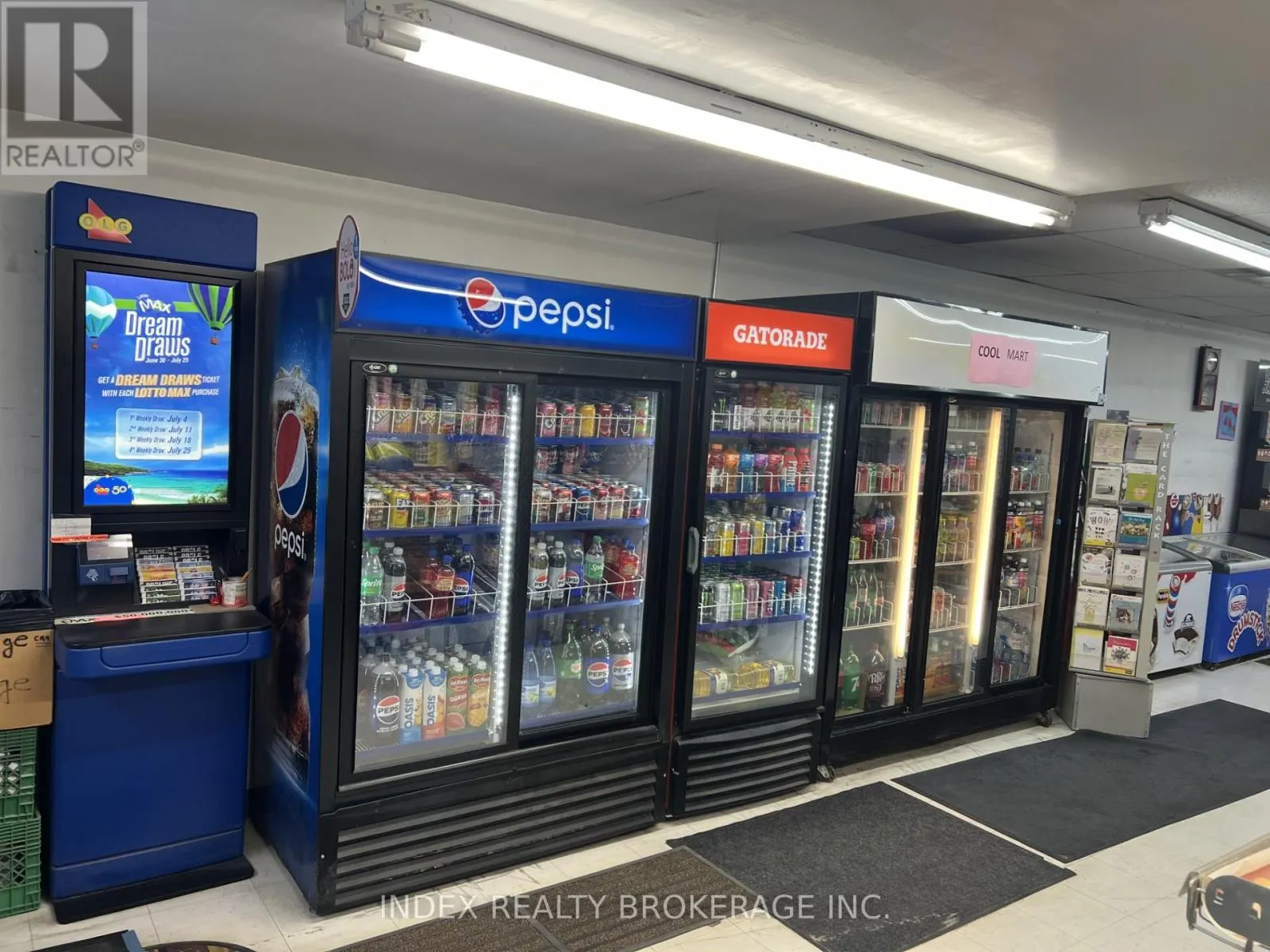 2 - 300 DUNDAS STREET E