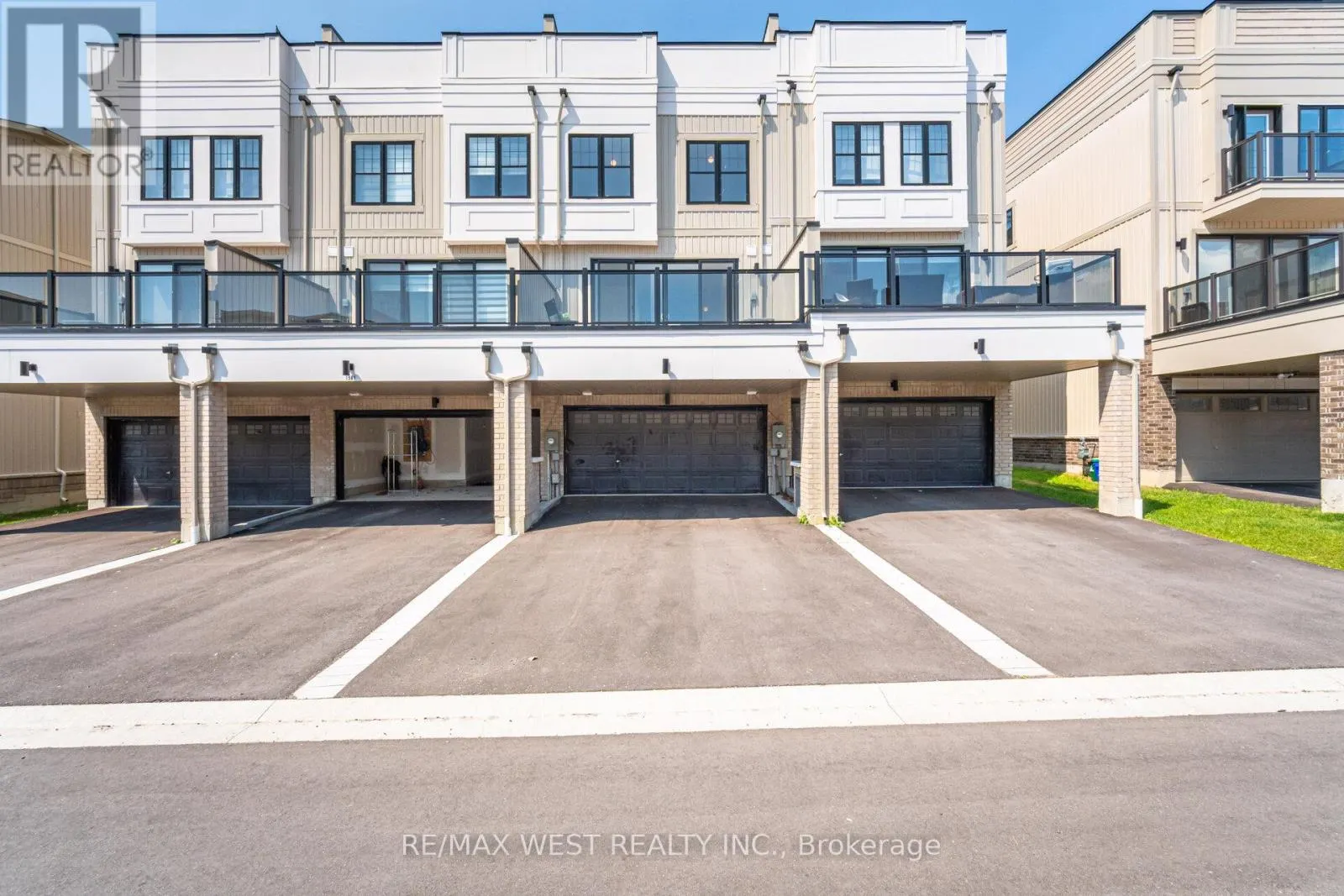 1563 GREEN ROAD