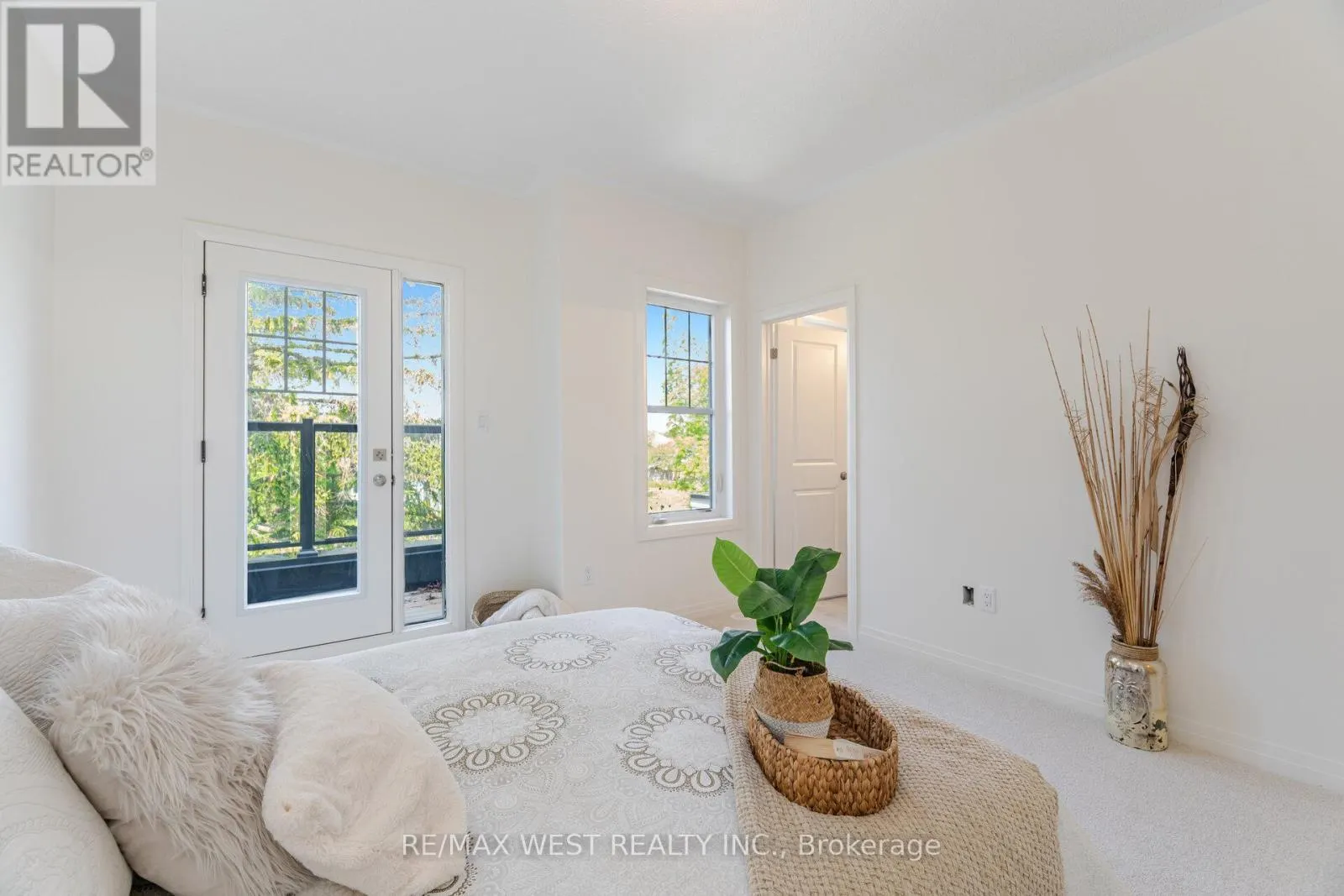 1563 GREEN ROAD
