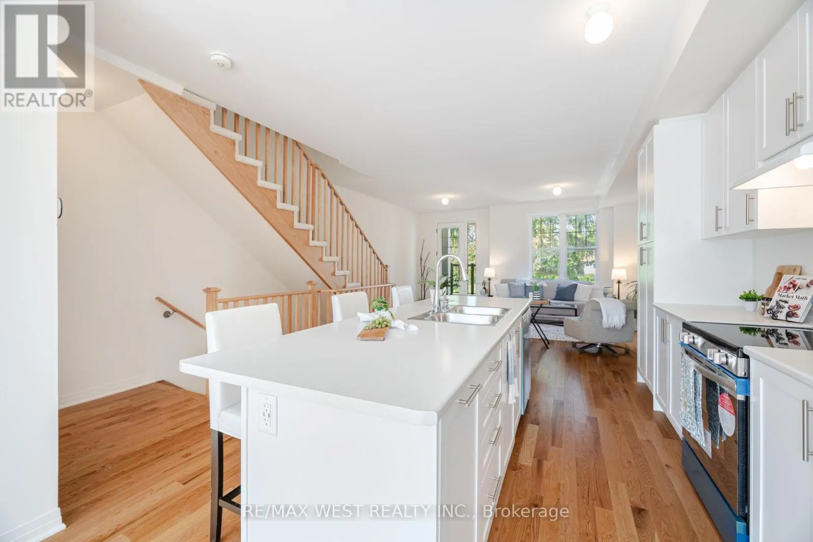 1563 GREEN ROAD