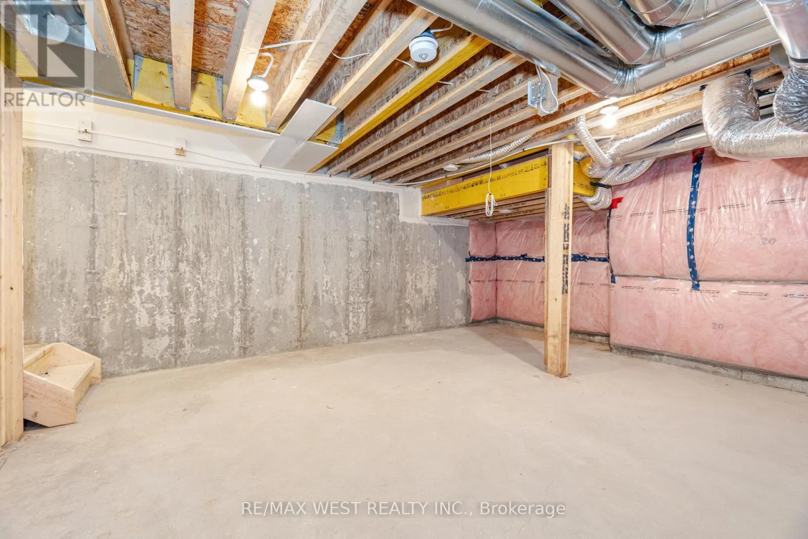 1563 GREEN ROAD