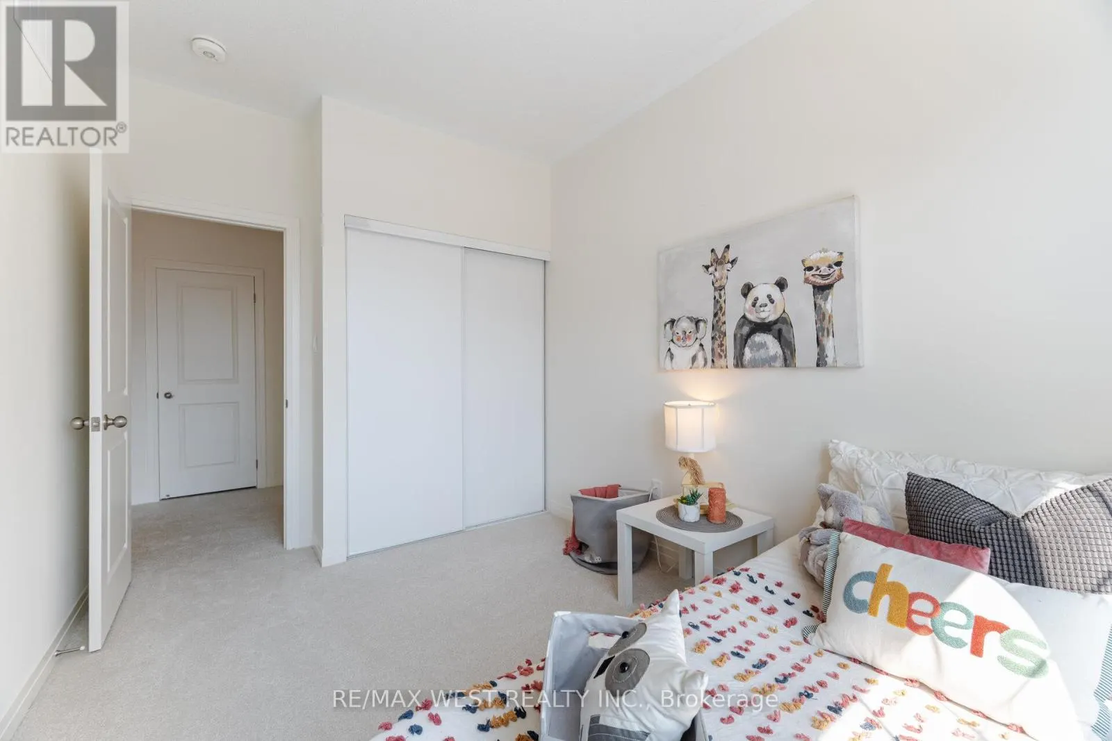 1563 GREEN ROAD