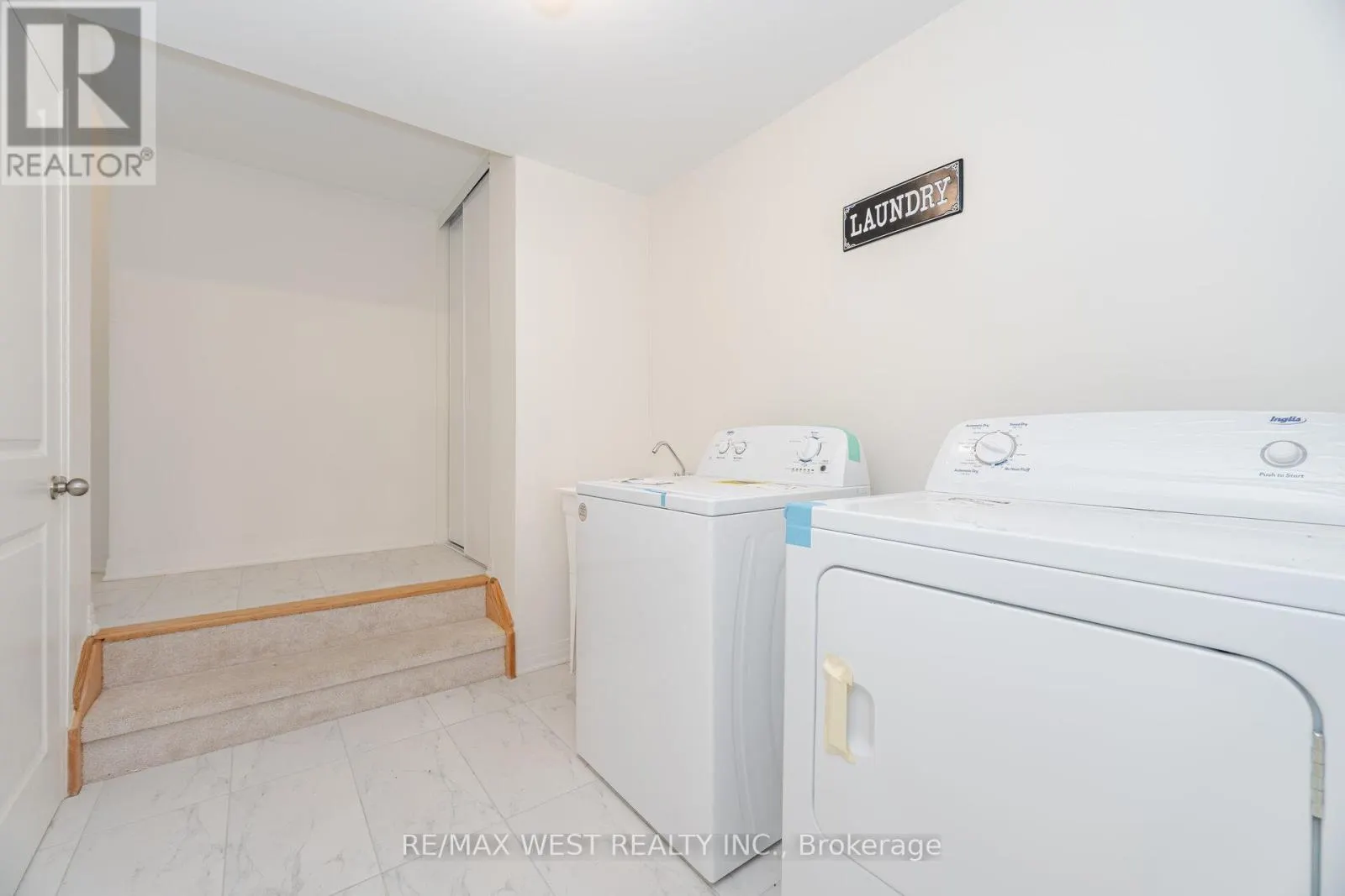 1563 GREEN ROAD