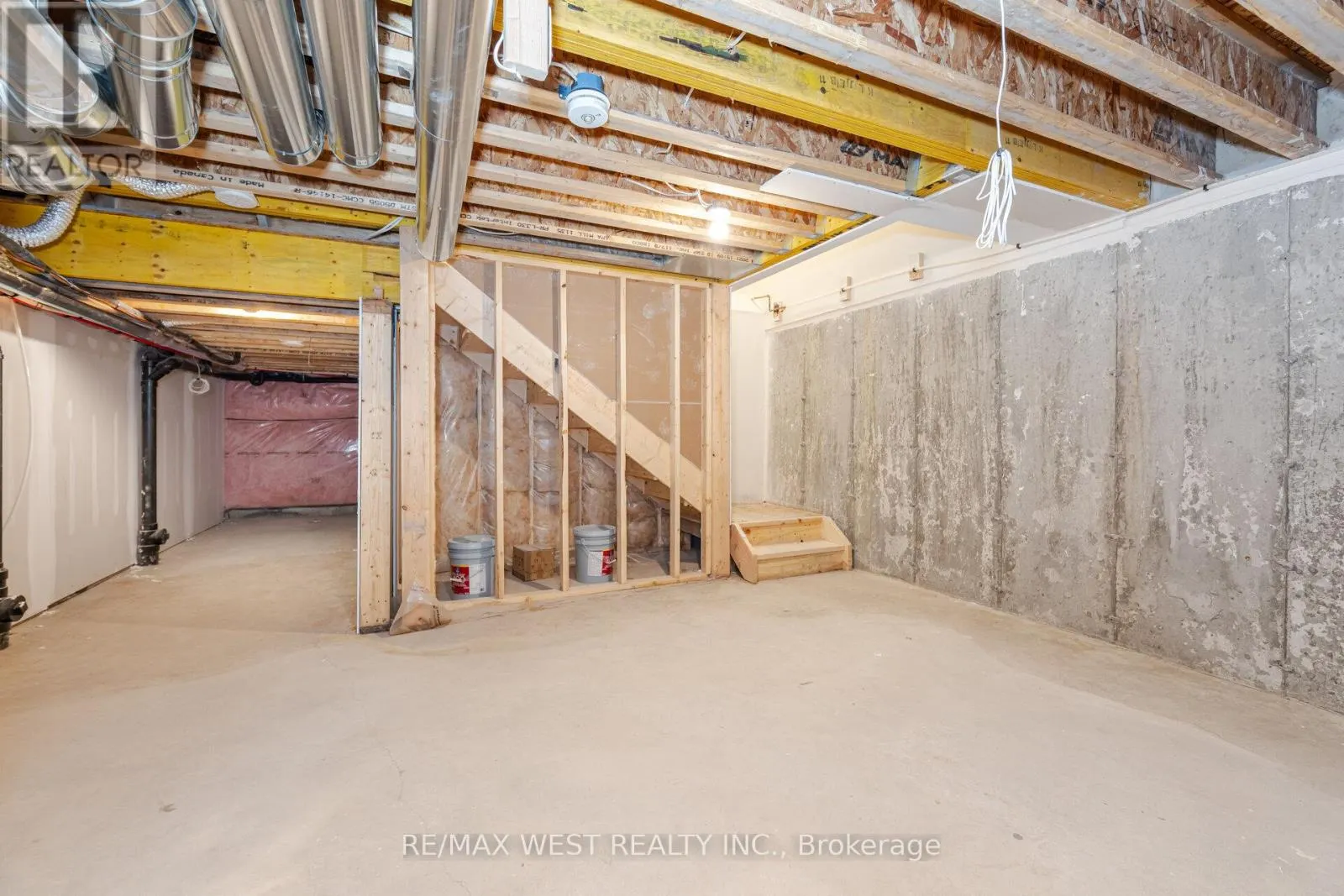 1563 GREEN ROAD